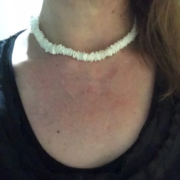 Shell Necklace - Picture 1 of 8